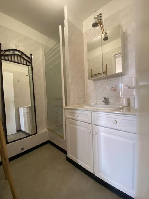 Grand T2 53M2, Proche Plages Et Port , Parking . Apartamento La Ciotat Exterior foto